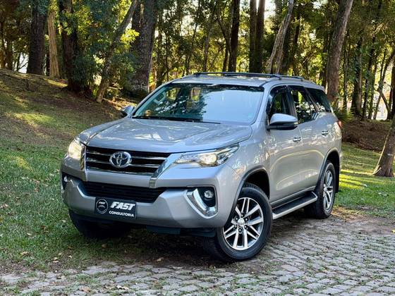 TOYOTA HILUX SW4 2.8 SRX 4X4 16V TURBO INTERCOOLER DIESEL 4P AUTOMÁTICO